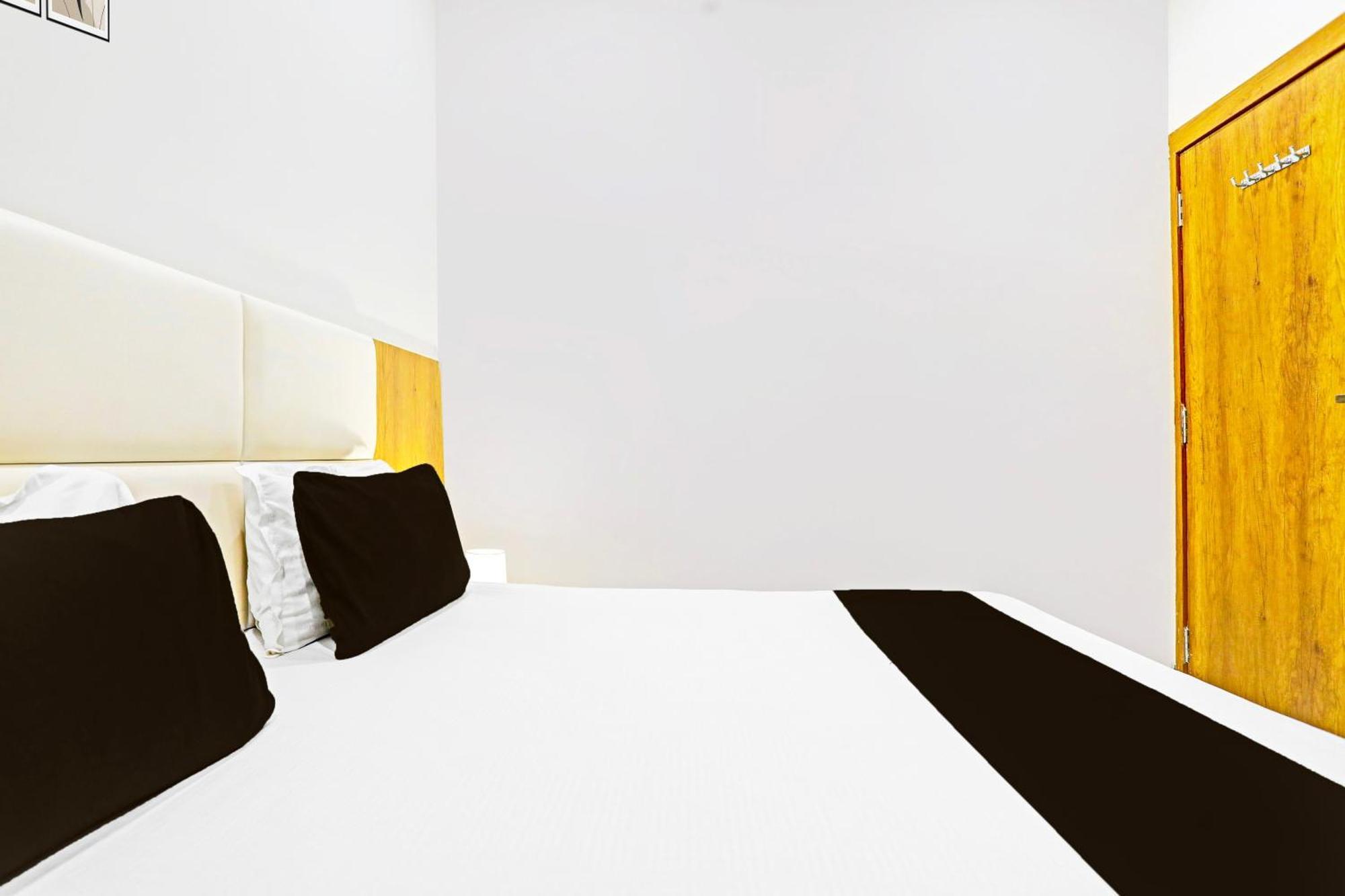 Super Collection O Adajan Formerly Hotel Western Inn スーラト エクステリア 写真
