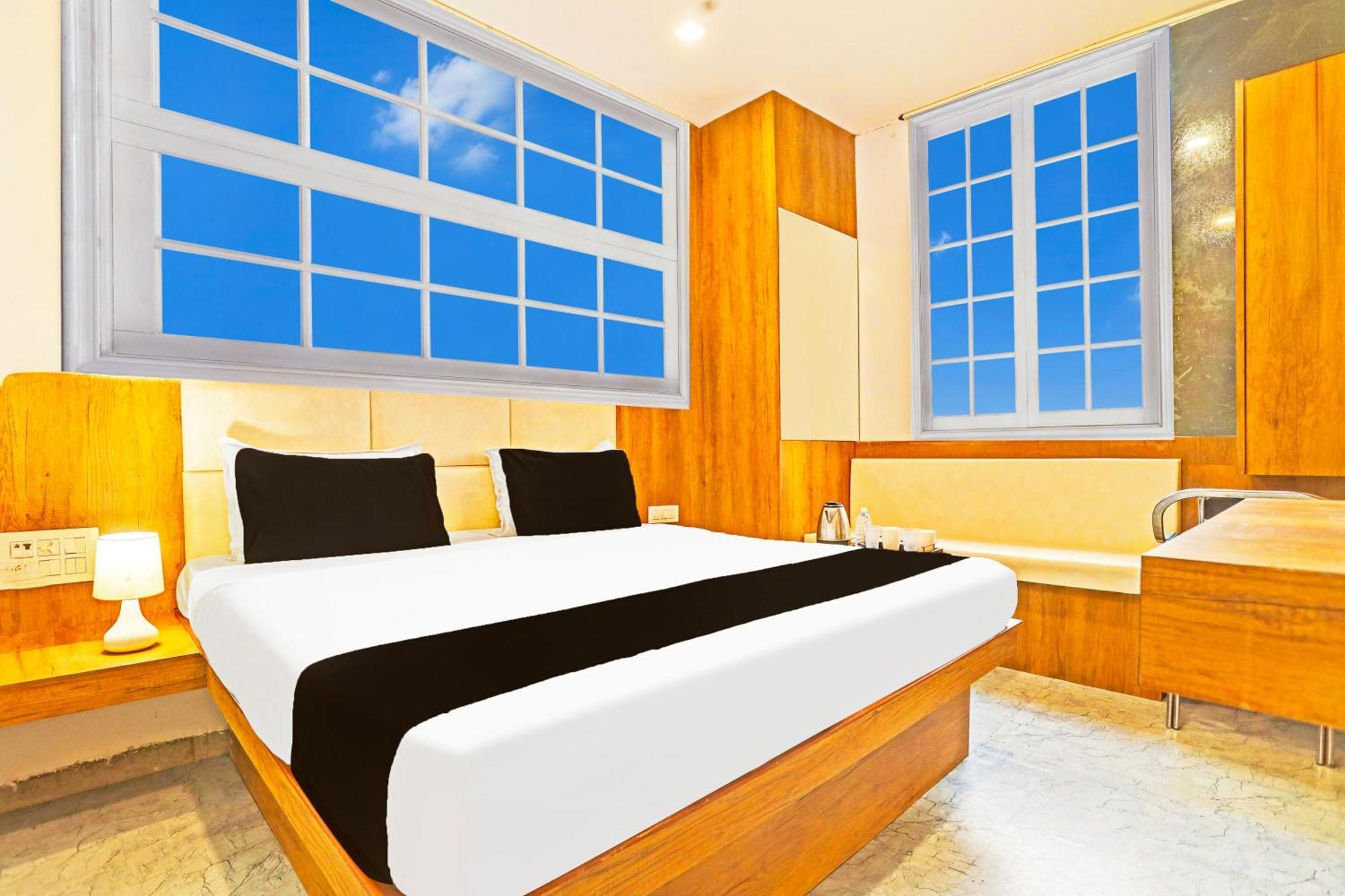 Super Collection O Adajan Formerly Hotel Western Inn スーラト エクステリア 写真