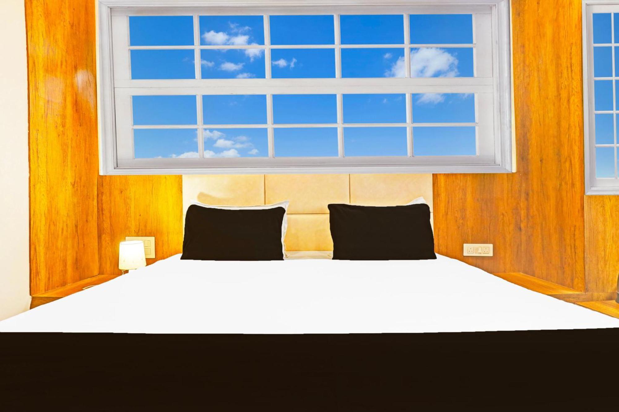 Super Collection O Adajan Formerly Hotel Western Inn スーラト エクステリア 写真